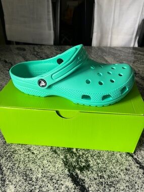 CROCS Kids Classic Clog NIB Aqua Green, Kids Size 6 j6